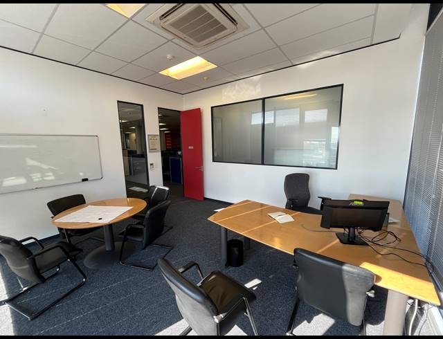 5,141M² OFFICE TO LET IN WOODSTOCK
